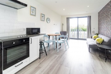 image of 2 Arendale Court, Hendon Way