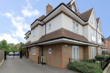 image of 5 Aston Court, 44 Edgwarebury Lane