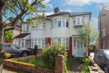 image of 10 Formby Avenue, Stanmore