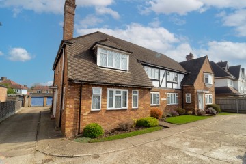 image of Edgwarebury Lane, Edgware