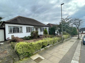 image of 8 Highview Avenue, Edgware