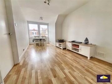 image of 16 Kestrel Avenue, London