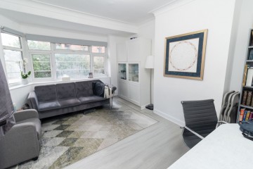 image of 4 Heronsgate, Edgware