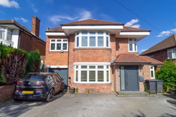 image of 180 Edgwarebury Lane, Edgware
